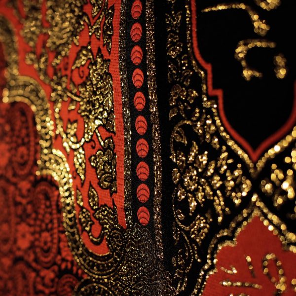 يافطة تطريز ذهبي علي ولي الله 105×265 سم