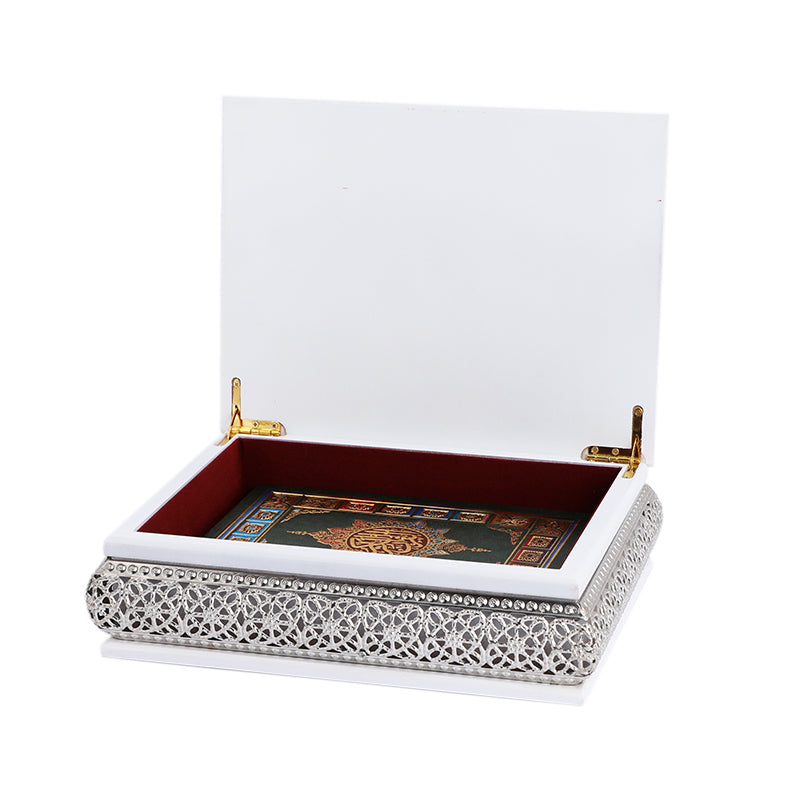 علبة مصحف أبيض مع مصحف